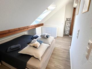 LGH-Moderne, ruhige Wohnung, Nähe zum Flughafen und Autobahn, 24h-self-check-in, vollausgestattet, DisneyPlus, Waschmaschine - Langenhagen - 4