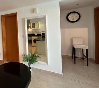 Marina view with Pool, Gym, Tennis Court, 5 mins to Beach - Dubai - 2