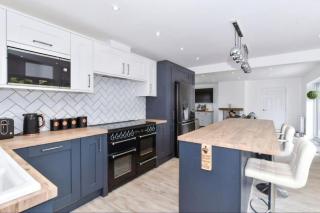 Modern house with lovely garden - 8