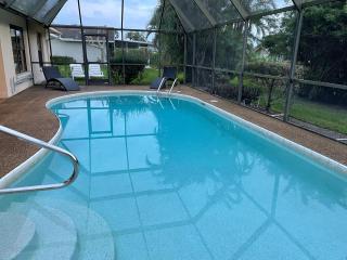 Beautiful pool home close to beach and 5th Avenue - 5