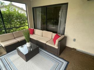 Beautiful pool home close to beach and 5th Avenue - Naples - 4