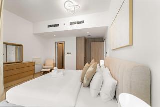 Elegant 1 BR Apartment near Mall of the Emirates - Dubai - 2