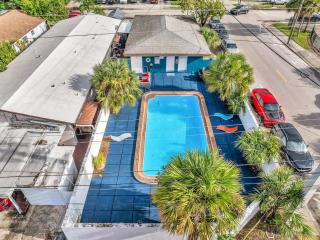 Sunny Hollywood Pool Home Near Beach & Casino - Hollywood - 3