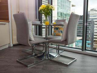 Elegant City Centre Penthouse- Work & Relaxation - 4