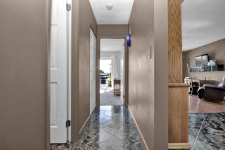 Pet Friendly Canal Front 3-Bedroom Grand Villa with Pool, Linai and Dock - Yonkers - 1