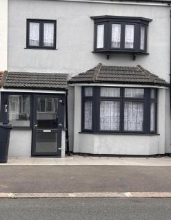 5 bed room house - Barkingside - 0
