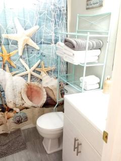 SEASCAPE COZY BEACH HOME only half mile TO OCEAN and BEACH SLEEPS 6 - 1