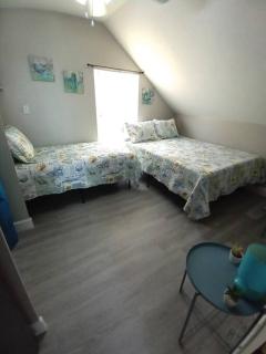 SEA LA VIE COZY BEACH HOME ON 500 BLOCK, Walk to beach only half mile away, SLEEPS 6 - 3