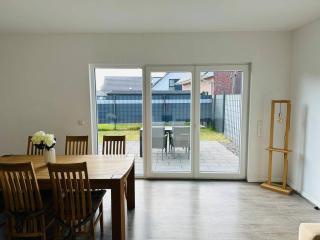 Einzigartiger Neubau-Bungalow - Luxus-Küche, große Terrasse mit Garten - Perfekt für Familie und Gruppen - 8