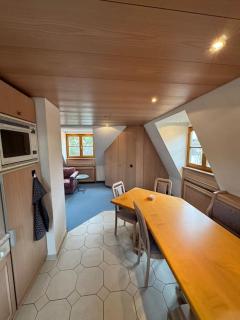 Dachgeschoss Wohnung in Bahnhof- und Seenähe - Herrsching am Ammersee - 1