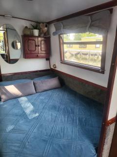 Comfy Canal Boat in Little Venice by Paddington for Family & Friends - London - 7