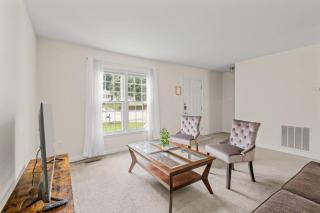 Prime Location 2 BR Oasis with Washer and Dryer - Spring Grove - 9