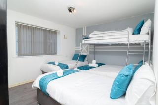 City Haven Modern 3 Bedroom Apartment with Private Parking - 1