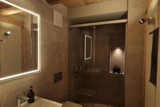 Visionary Hospitality Bassersdorf, Zürich - Premium Apartments in Swiss Style with Free Parking, Washer, Kitchen, Terrace, Vaulted Cellar Event Room, Bus Stop, 15' City & Airport - 1