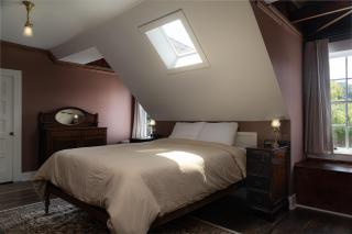 The NuWray Hotel & Carriage House - 7