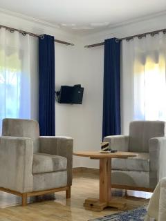 Fun-Ville Vacation Home, 4 bedrooms - Entire Home - 3