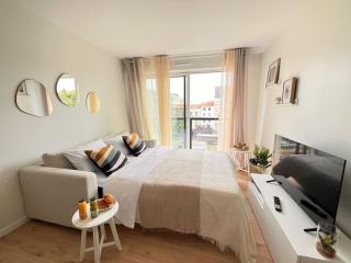 T2 Paris - Stade de France Parking Gratuit, RER - 3