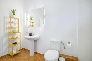 Alethea's Sea View Apartment - 4