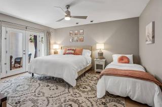 Casa Camelback Only 10Min Walk to OldTown w pool, patio, smoker, ping pong table - Scottsdale - 6
