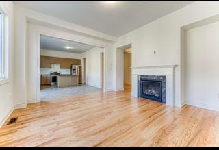 Bright bedroom with private bathroom - 4