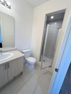 Bright bedroom with private bathroom - 3