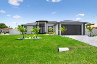 Paradise Home Florida - Lochmoor Waterway Estates - 5