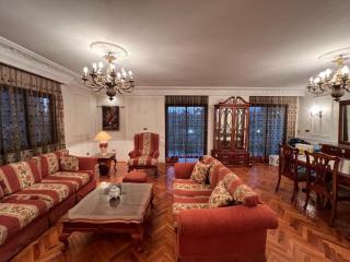 Cozy Apartment with Merryland Garden view - 0