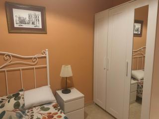 CÉNTRICO y AMPLIO APARTAMENTO con todas las comodidades - Sevilla - 9