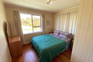 By the Seashaw - Hosted by Lorna, Michael & Katja - Parapara - 5