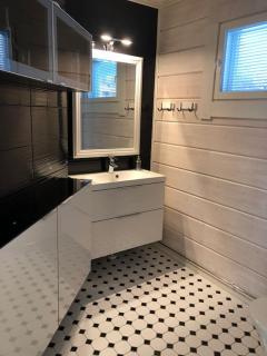 A cozy house with a guesthouse by the river - 1