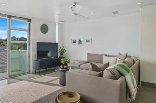 Lakefront Apartment 10 - Hot Tub, Heated Pool, Sauna - 3