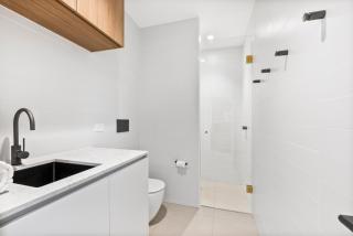 Beach Luxury On The Park - Brand New 2 bedroom 3 Bathroom Carport Shops 100m Beach 500m Aircon Heating Gas fireplace WIFI - Ocean Grove - 9