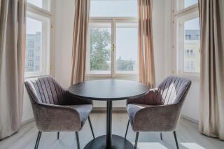 Blueground Vršovice furnished dining area PRG-13 - 8