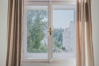 Blueground Vršovice furnished dining area PRG-13 - 7