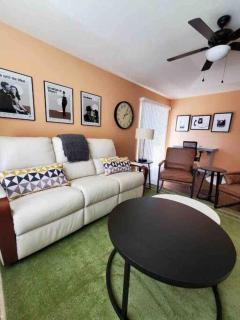 Uniquely Chic Solar Powered Half Plex in Country Glen - Keizer - 0