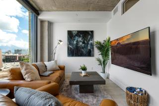8th fl Amazing views! Lux design! Pool gym Pkg! - Salt Lake City - 1