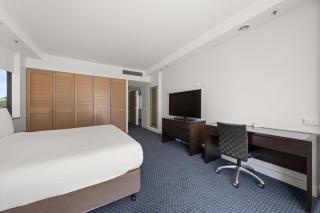 Crowne Plaza Surfers Paradise by IHG - 8