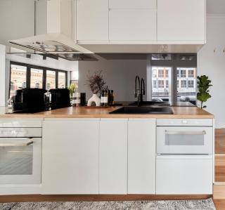 2BR - Large balcony facing Flinders Street Station - 3