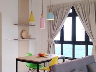 3706 Meridin Sovo Couple Legoland Netflix BySTAY - 1