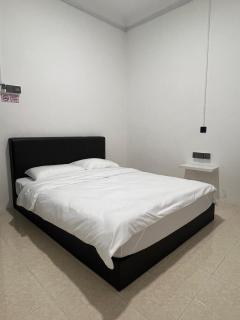 23 Inn Queen Bedroom with share bathroom 205 - Simpang Ampat - 0