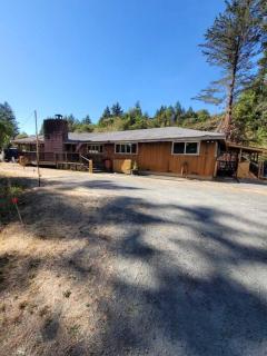 House on Avenue of the Giants, Miranda, California - - 0