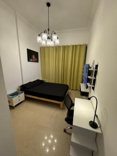 Tidy Master Room In Marina Near Metro - Dubai - 8