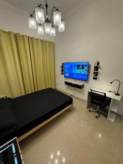 Tidy Master Room In Marina Near Metro - Dubai - 9