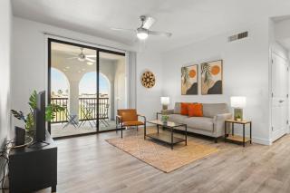 CozySuites by the stadium with pool 18 - Glendale - 9