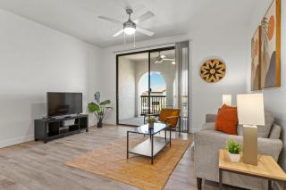 CozySuites by the stadium with pool 18 - Glendale - 8