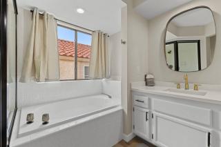 4Br Model Home w Pool and Pool table in Henderson - Las Vegas - 3