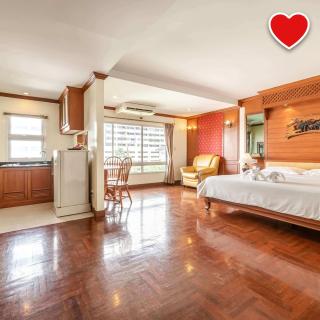 Studio Suite by Royal Ivory Nana - 0