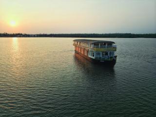 Malabar Royal Cruise House Boat - Kollam - 0