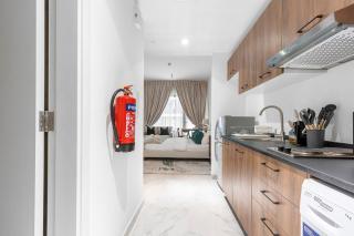 Classy Studio in Masdar City - Al Qurayyah - 4
