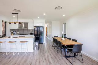 Bardia near Train & Shopping with central AC&WiFi - Ingleburn - 5